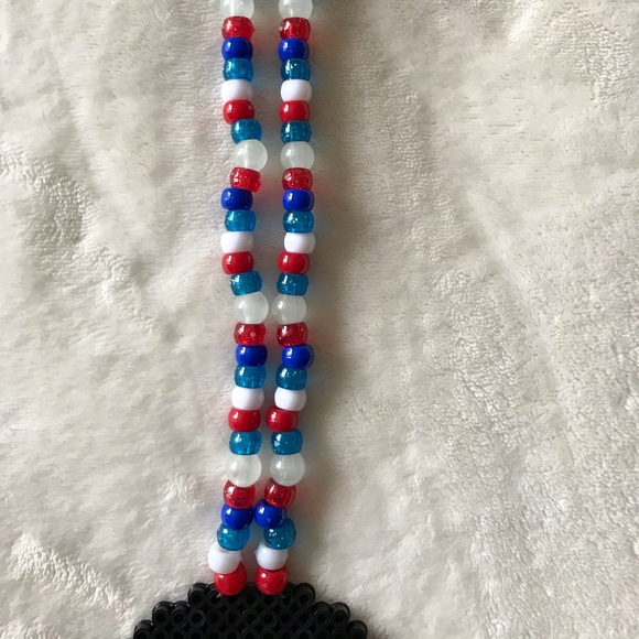 Superman 🦸🏻‍♂️ beaded necklace - Picture 3 of 4